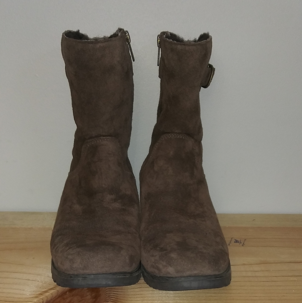 UGG 1982 Brown Boots-Size 7